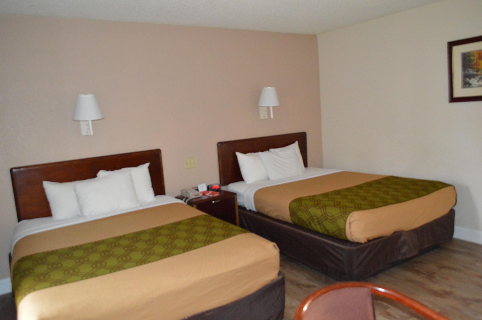 Econo Lodge Inn & Suites On The River Gatlinburg Exterior photo