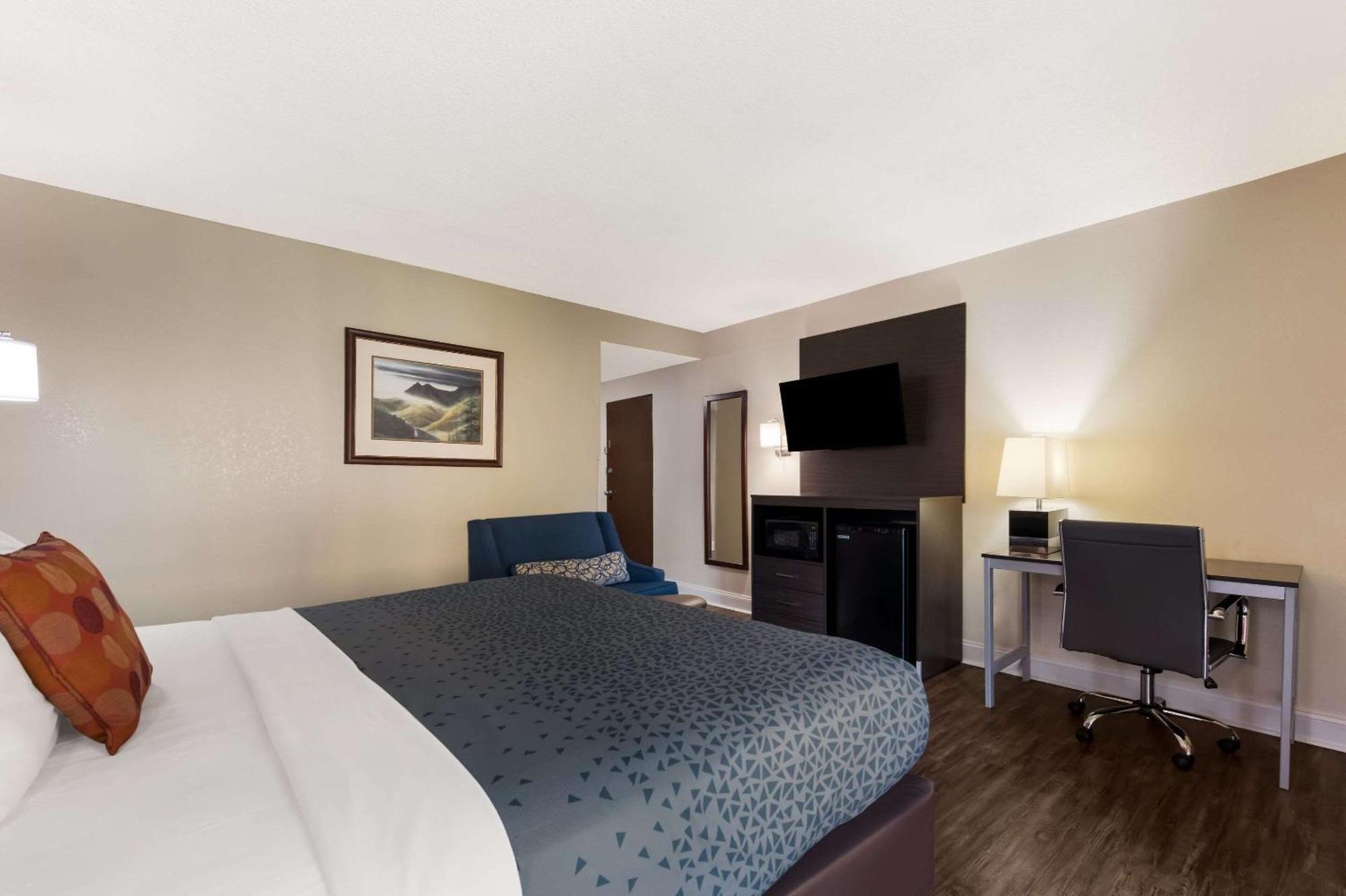 Econo Lodge Inn & Suites On The River Gatlinburg Exterior photo
