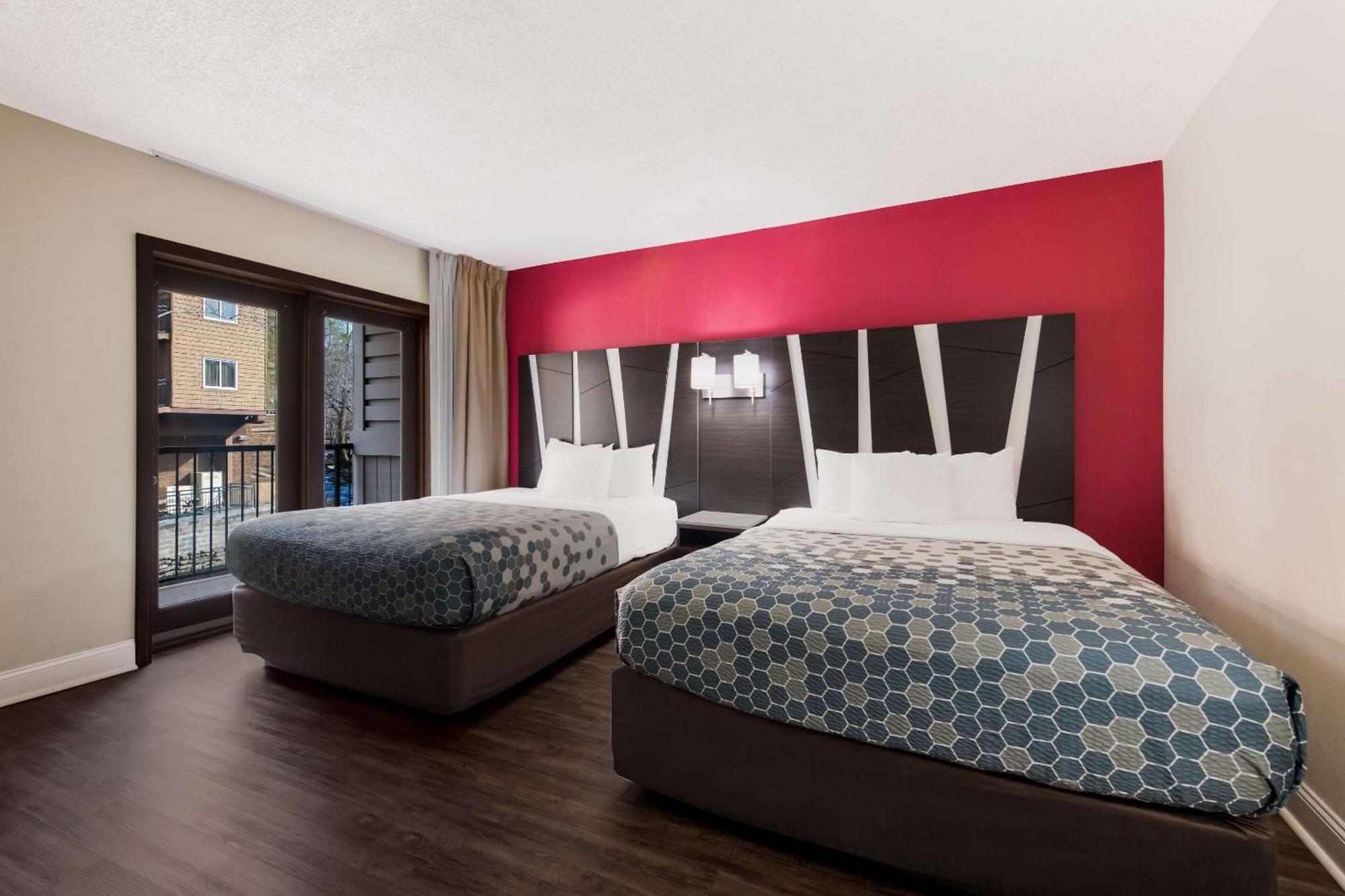 Econo Lodge Inn & Suites On The River Gatlinburg Exterior photo