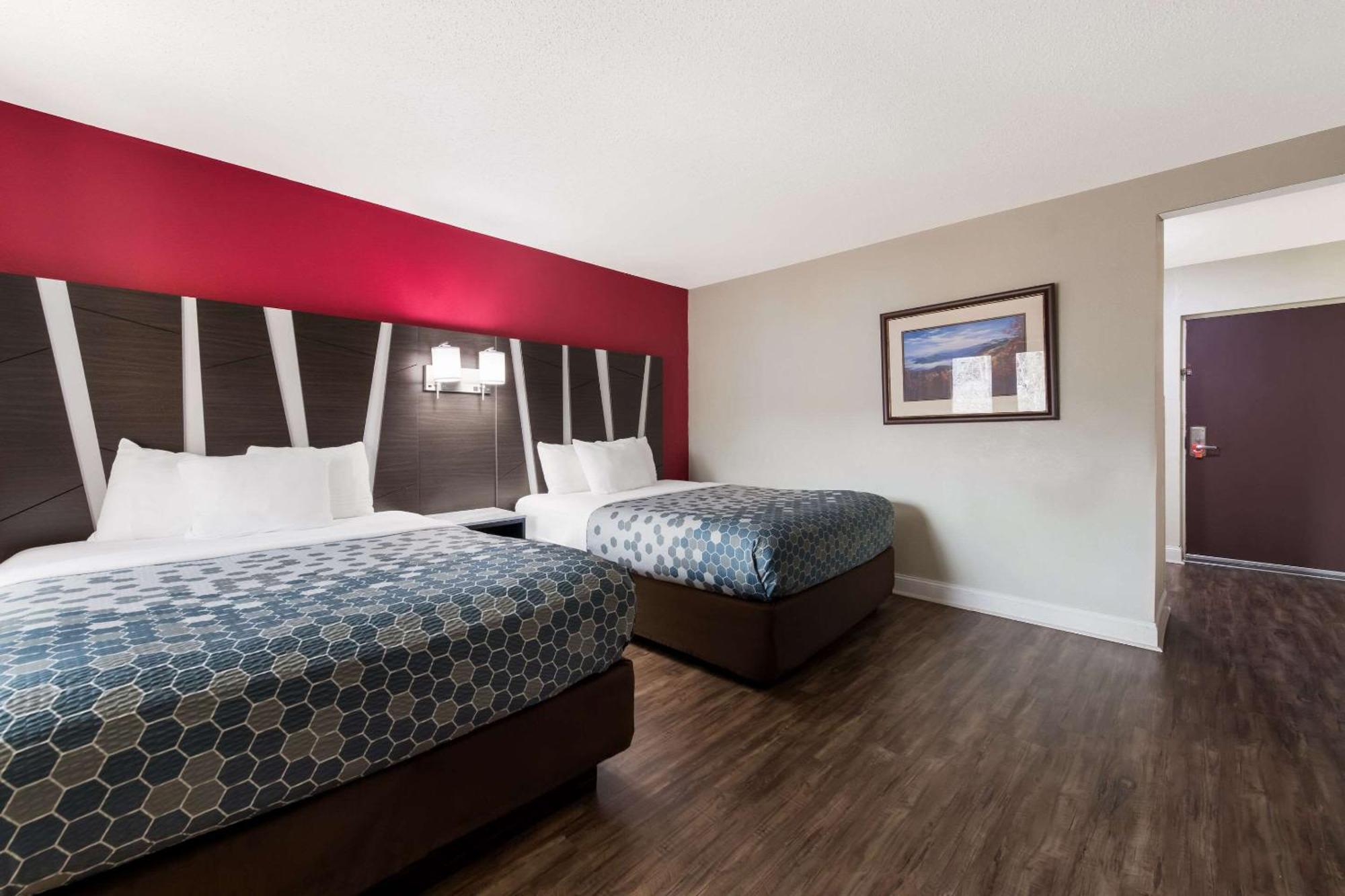 Econo Lodge Inn & Suites On The River Gatlinburg Exterior photo