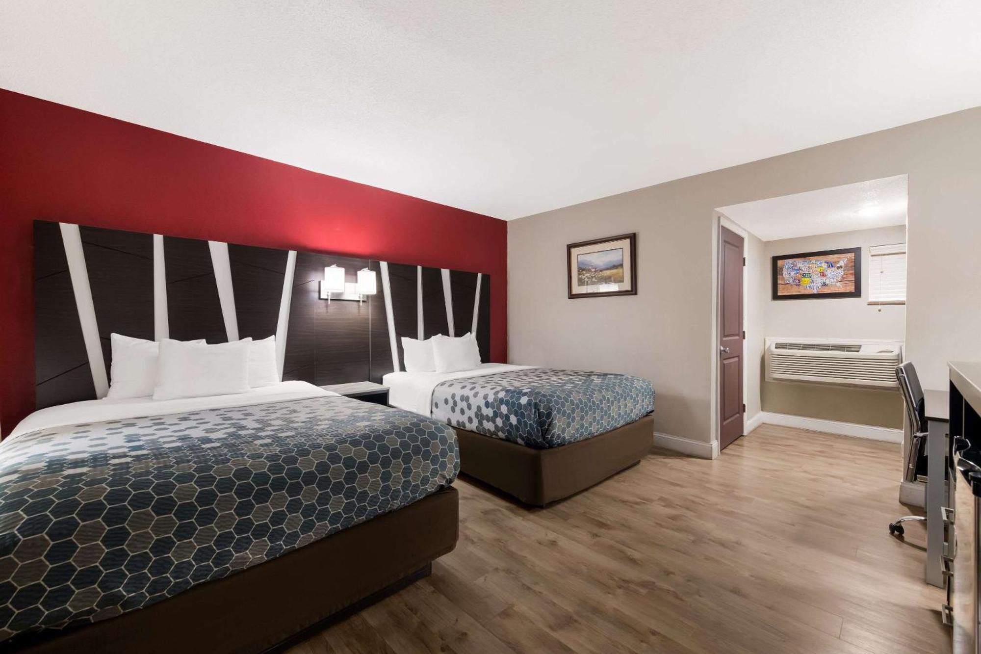 Econo Lodge Inn & Suites On The River Gatlinburg Exterior photo